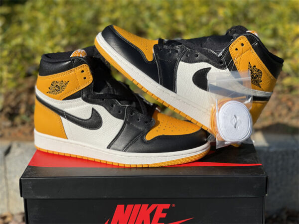 Air Jordan 1 High OG Yellow Toe - immagine 2