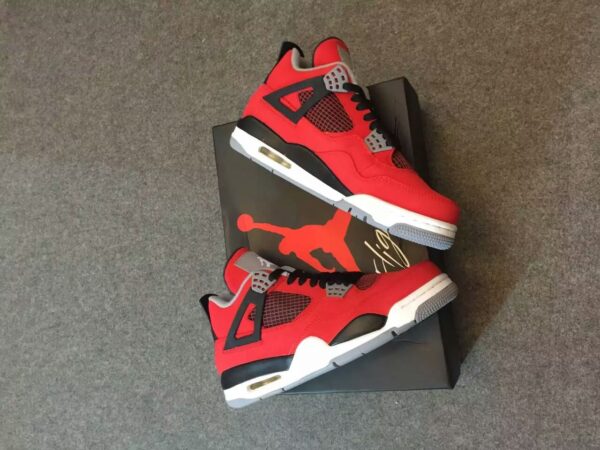 AIR JORDAN 4 Toro Bravo - immagine 5
